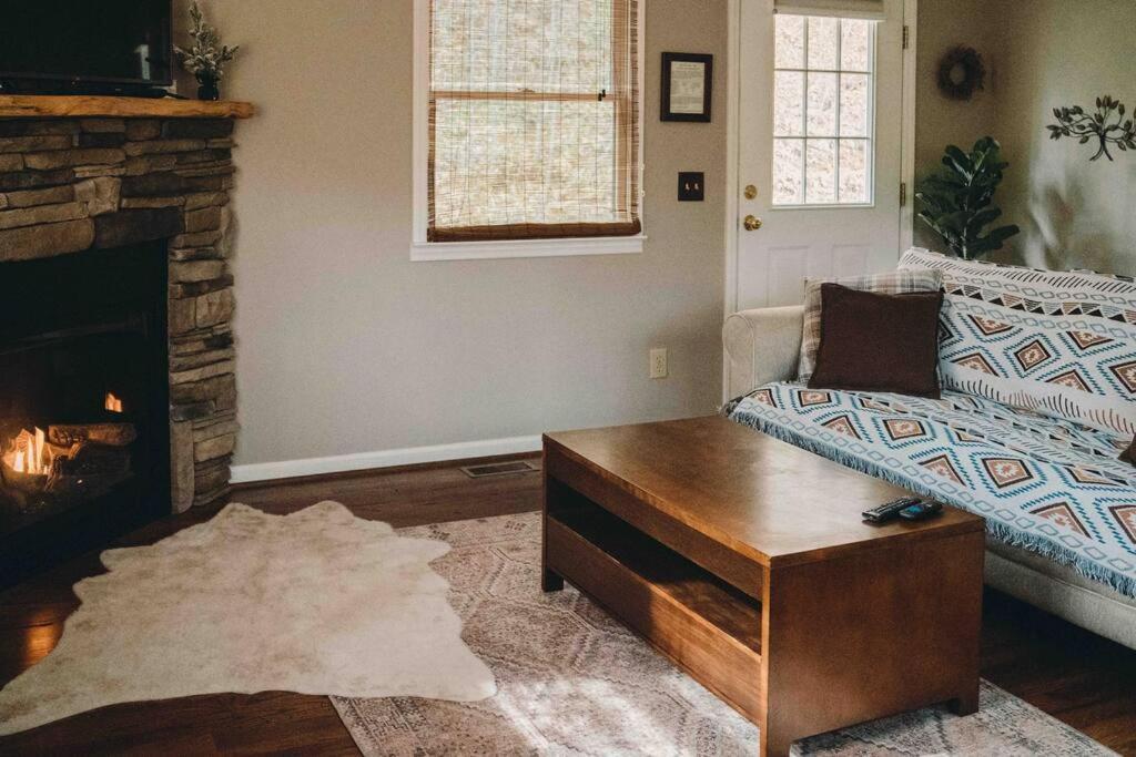 Serene & Cozy - Peaceful View - Fireplace - Creek Fleetwood Exterior photo